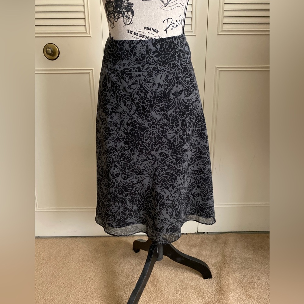 Daisy Fuentes black Gray floral lace pattern chiffon skirt